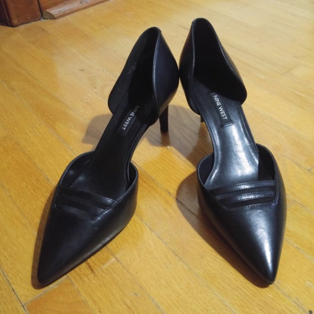 🌱Host Pick🌱 Nine West NWOT Black Pointy Toed Kitten Heel